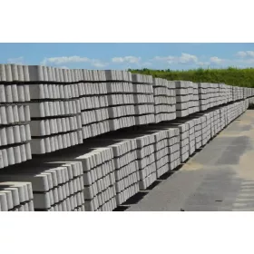 Betonoszlop 10x10x350 cm szögletes
