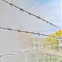 Tüskéshuzal / szögesdrót