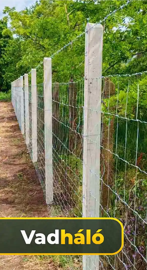 Csavart kötésű vadháló betonoszlopra szerelve mezőgazdasági területen